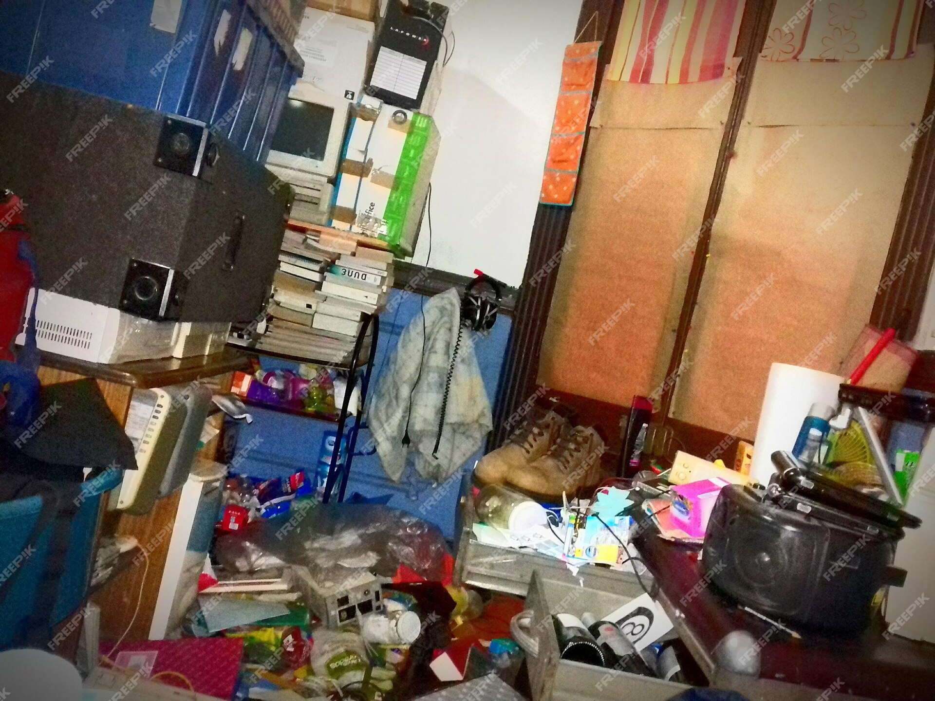 hoarder cleanup room full rubbish