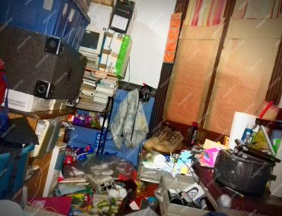 hoarder cleanup room full rubbish