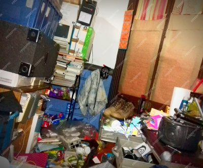 hoarder cleanup room full rubbish